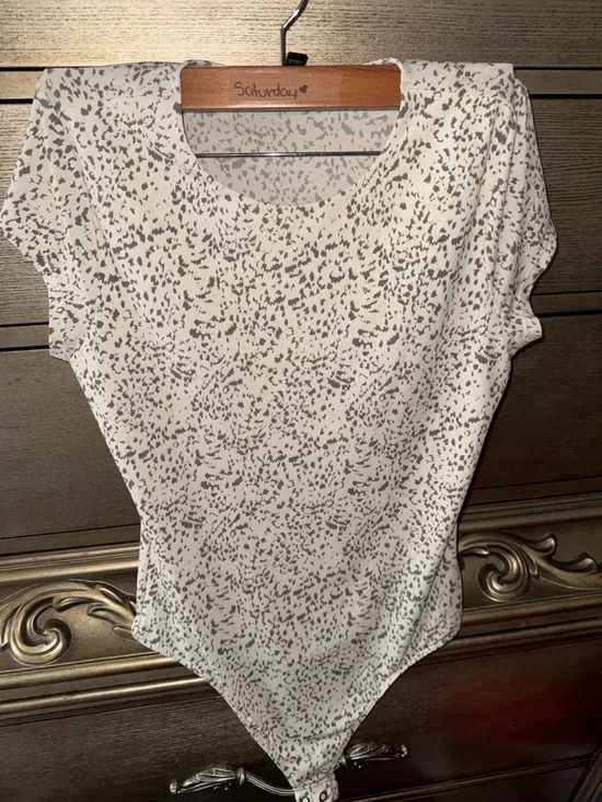 Express Cream Speckled Short-Sleeve Bodysuit - Picture 1 of 3